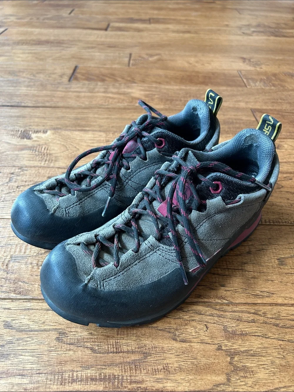 La Sportiva Boulder X Approach Shoes Hiking Outdoor Carbon Beet Womens Size 7.5